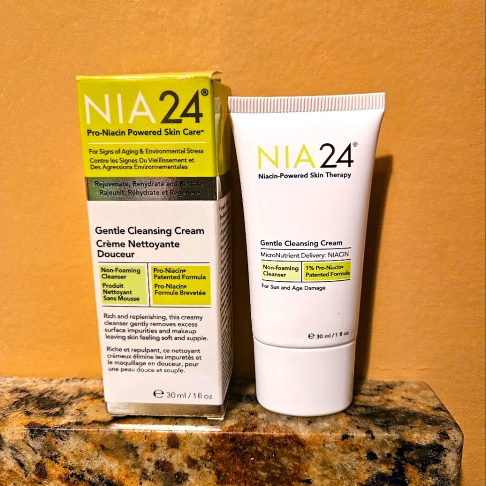 NIA 24 Gentle Cleansing Cream - White